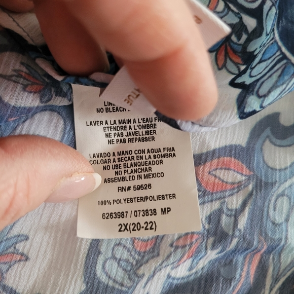 Two-piece tankini swimsuit and cover-up. - Picture 2 of 6